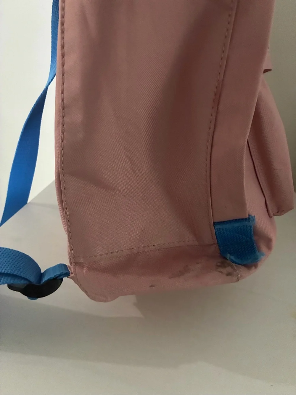 Fjallraven Kånken Backpack in Dusty Rose with Blue Handles